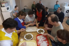 Lepienie pierogów z Kołem Gospodyń z Sadlinek