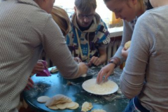 Lepienie pierogów z MOW Kwidzyn
