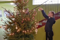 Stroimy nasze świąteczne drzewko